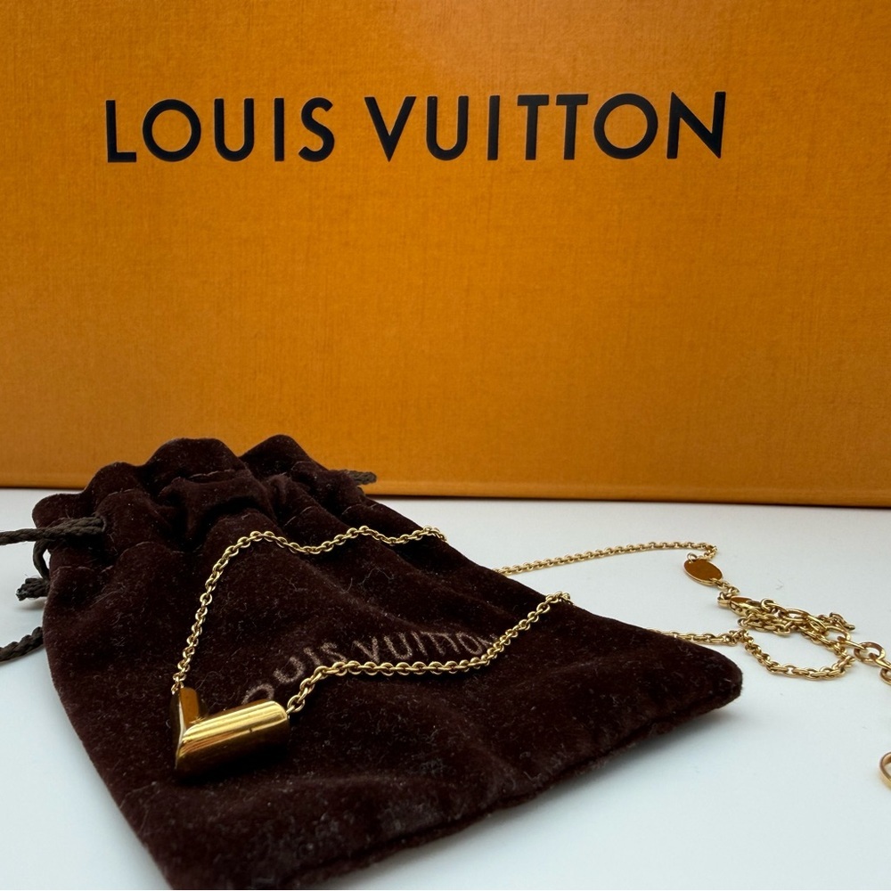 Louis Vuitton Essential V Necklace